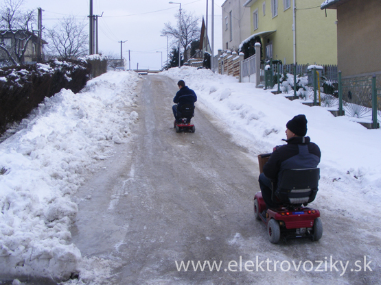 Jazda na zľadovatelom povrchu do kopca